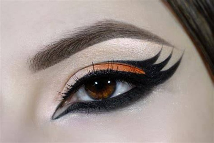 dramatic winged eyeliner