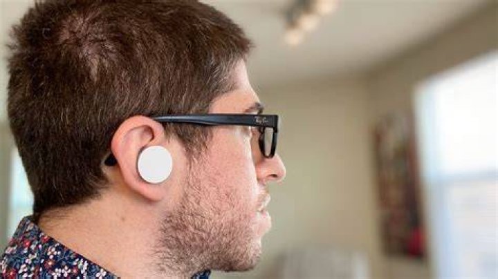 Microsoft Surface Earbuds true wireless earbuds woman wears 1 Microsoft Surface Earbuds true wireless earbuds woman wears 1