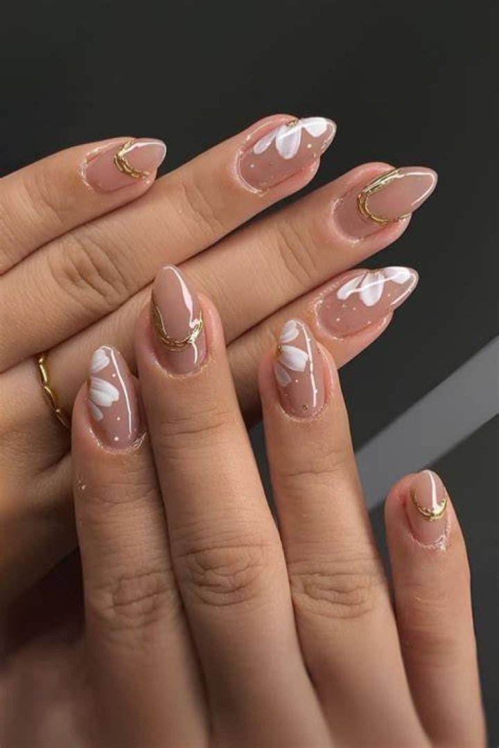 nails