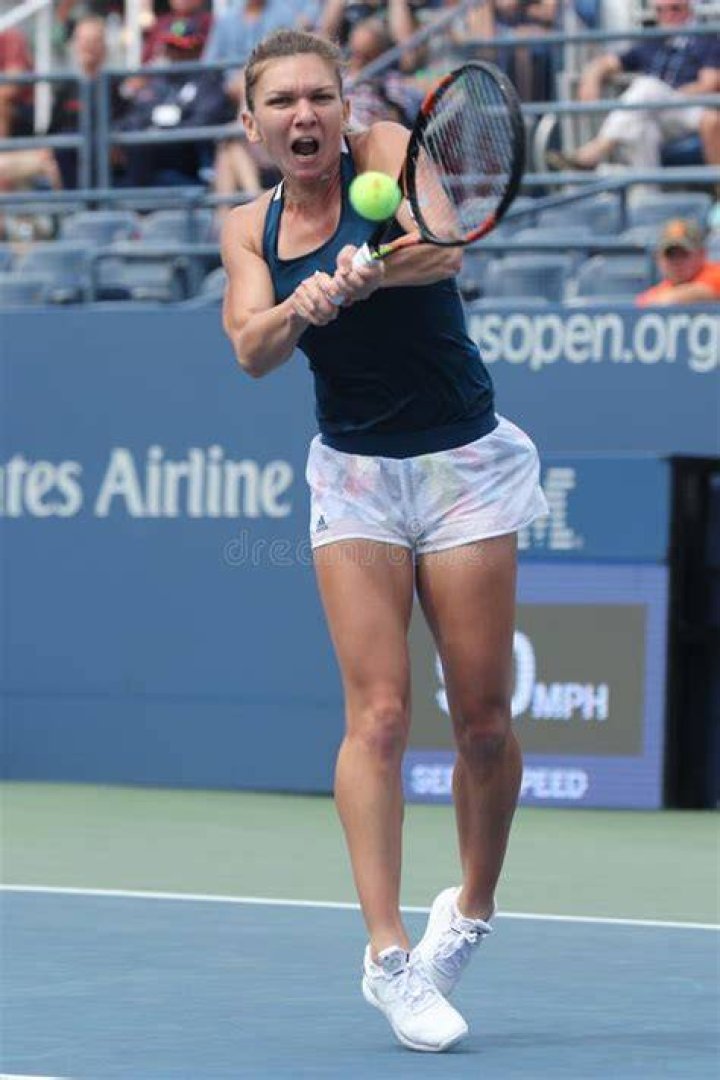 Simona Halep in action